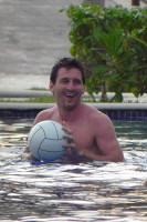 Лионель Месси загорает на мексиканских пляжах