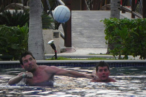 Лионель Месси загорает на мексиканских пляжах