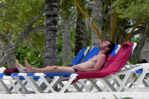 Лионель Месси загорает на мексиканских пляжах