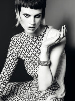 Саския де Брау в образе андрогина