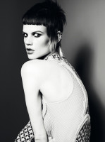 Саския де Брау в образе андрогина