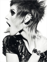 Саския де Брау в образе андрогина