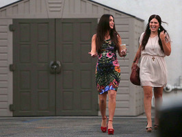 Меган Фокс показала животик