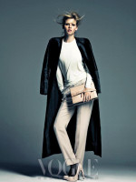  Лара Стоун специально для корейского Vogue