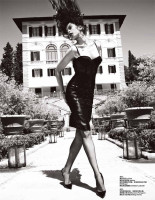 Элеттра Вьедманн в китайском глянце