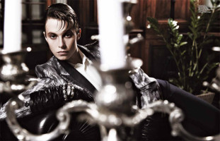 Элеттра Вьедманн в китайском глянце