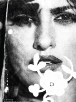 Испанская актриса Пенелопа Крус появилась в черно-белой фотосессии на страницах ноябрьского выпуска 