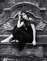 Лаура Кэмпмэн в журнале Interview