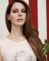 Лана Дель Рей будет рекламировать Versace