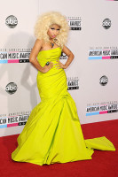 Никки Минаж в платье Monique Lhuillier