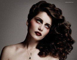 Летиция Каста в журнале i-D