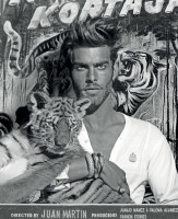 Джон Кортахарена со зверушками