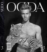 Джон Кортахарена со зверушками