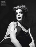 Джессика Стэм в журнале W