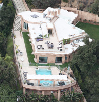 Рианна купила дом за 12 миллионов долларов