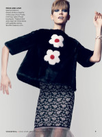 Карли Клосс и Эди Кэмпбелл в американском Vogue