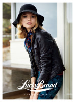 Дэвид Ганди и Магдалена Фраковяк в рекламе Lucky Brand