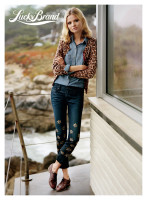 Дэвид Ганди и Магдалена Фраковяк в рекламе Lucky Brand