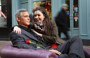 Восковый Джордж Клуни стал подарком на День всех влюбленных