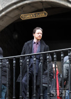 Джеймс МакЭвой на съемках фильма «Грязь»