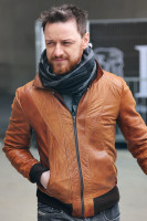 Джеймс МакЭвой на съемках фильма «Грязь»