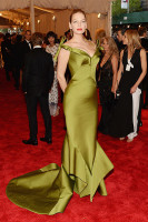 Ума Турман в Zac Posen