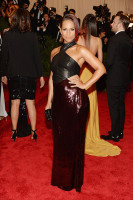 Алиша Кис в Jason Wu