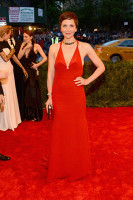 Мэгги Гилленхол в Calvin Klein