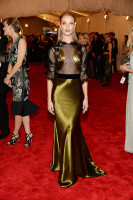 Рози Хантингтон-Уайтли в Gucci 