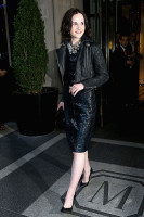 Мишель Докери в Burberry