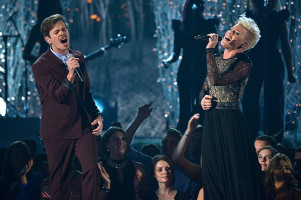 Выступление Пинк и Nate Ruess