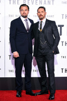 Леонардо ДиКаприо и Томом Харди.