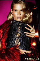 Анна Эверс для Versace