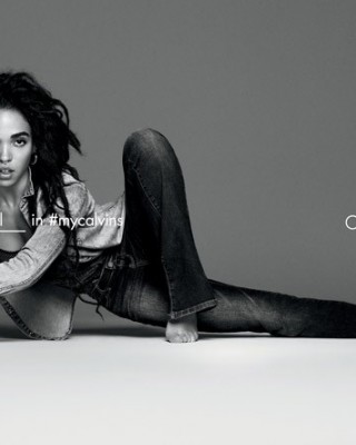 Фото 47473 к новости FKA Twigs рекламирует Calvin Klein