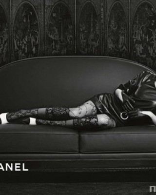 Фото 48678 к новости Кристен Стюарт в новой фотосессии для Chanel