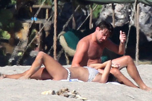 Нина Агдал и Леонардо ДиКаприо в Малибу