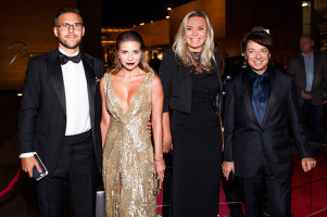 р Максаков, Галина, Марина и Валентин Юдашкины