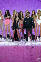 Селена Гомес и The Weeknd на шоу Victoria's Secret-2015