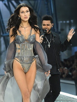 Белла Хадид и The Weeknd на шоу Victoria's Secret-2015
