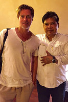 Брэд Питт и  Аджарн Ну Кэнпай