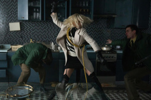 Кадр из фильма «Взрывная блондинка»