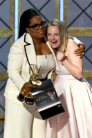 Опра Уинфри и Элизабет Мосс