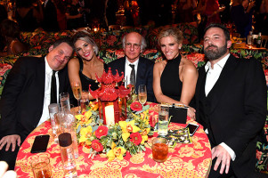 Джефф Гарлин, Чарисса Томпсон, Ларри Дэвид, Линдсэй Шукус и Бен Аффлек