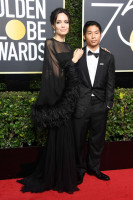 Анджелина Джоли с сыном Паксом