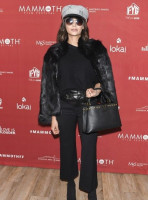 Нина Добрев