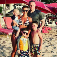 Уэйн и Колин Руни с детьми