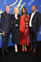 Раф Симонс, Кейт Бланшетт, Наоми Кэмпбелл и Ли Дэниелс