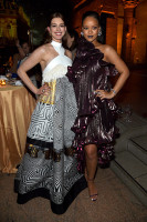 Энн Хэтэуэй и Рианна