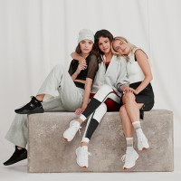 Селена Гомес с подругами