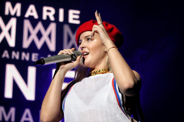 Anne-Marie in Paris 04/06/2017